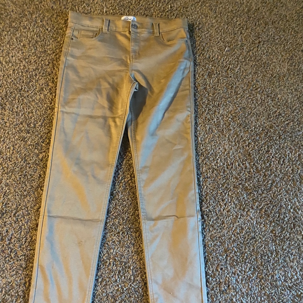 Khaki skinny pants with button and zipper. New w/o tags